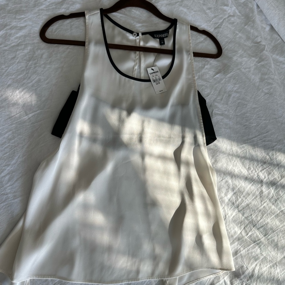 Express XS blouse creme and black. New with tags!